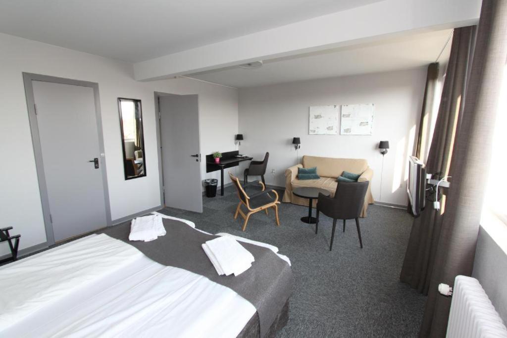 Banegaardshotellet Vojens Екстериор снимка