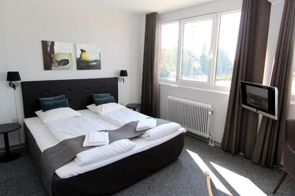 Banegaardshotellet Vojens Екстериор снимка
