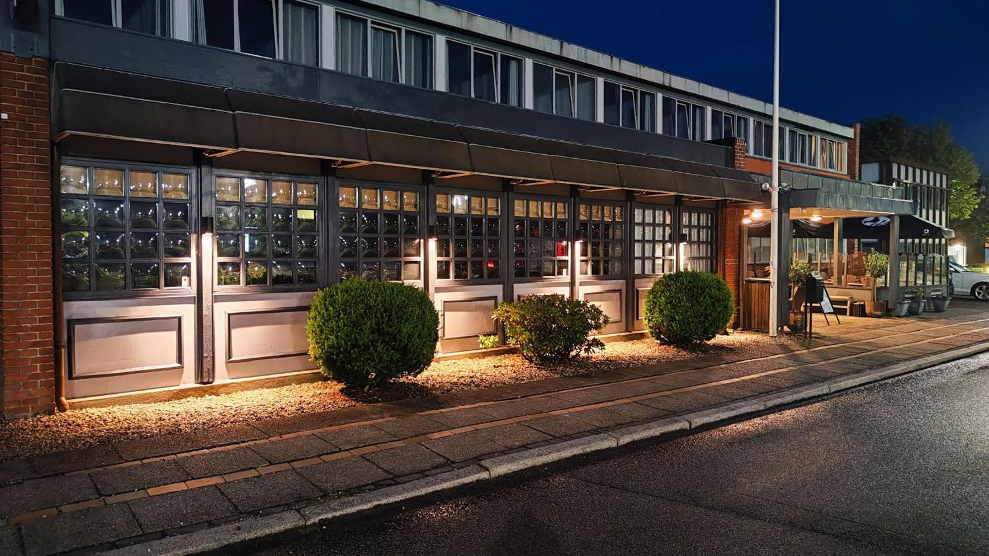 Banegaardshotellet Vojens Екстериор снимка